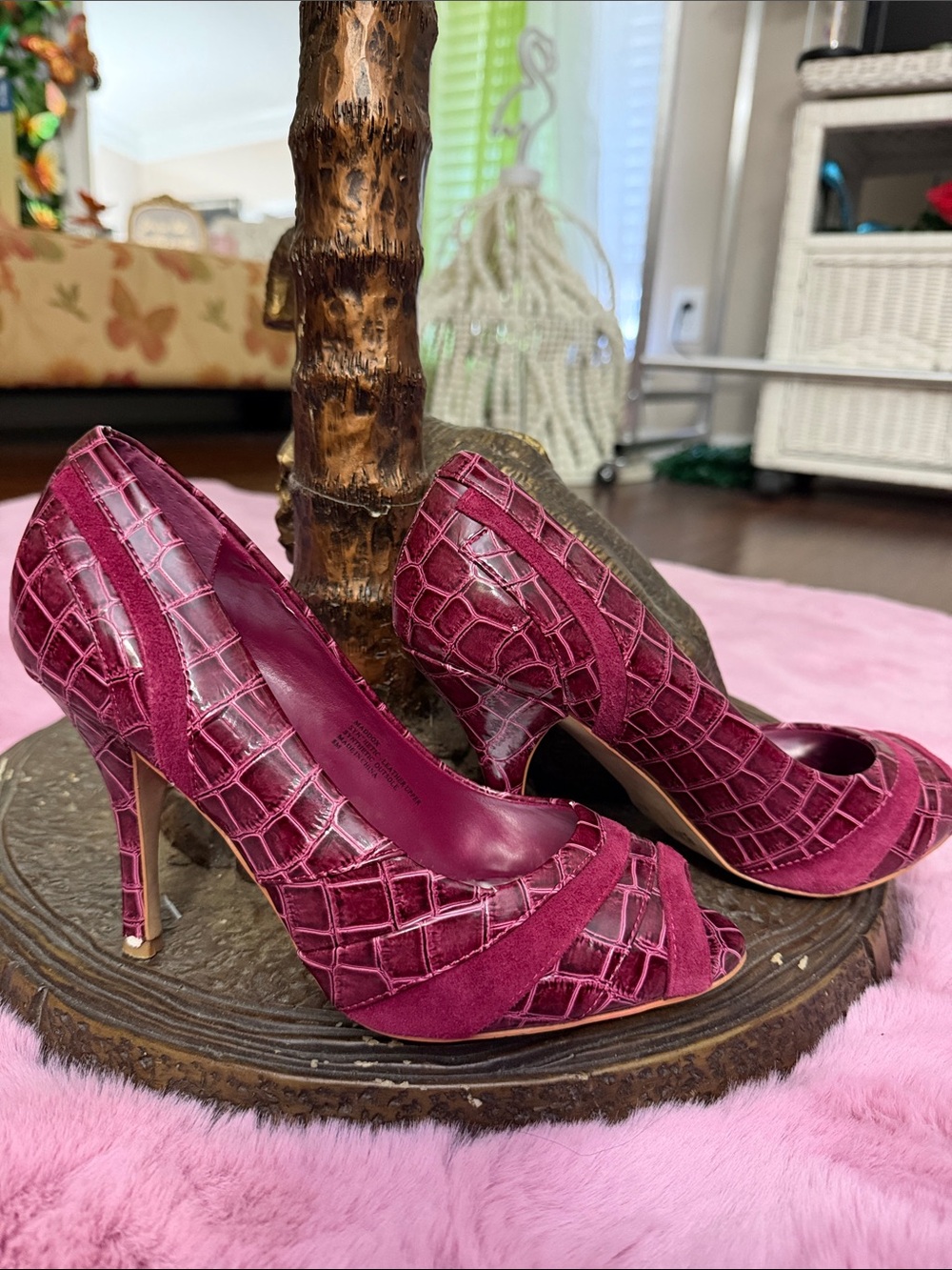 White House Black Market Fuchsia Croc-Embossed Peep Toe Heels